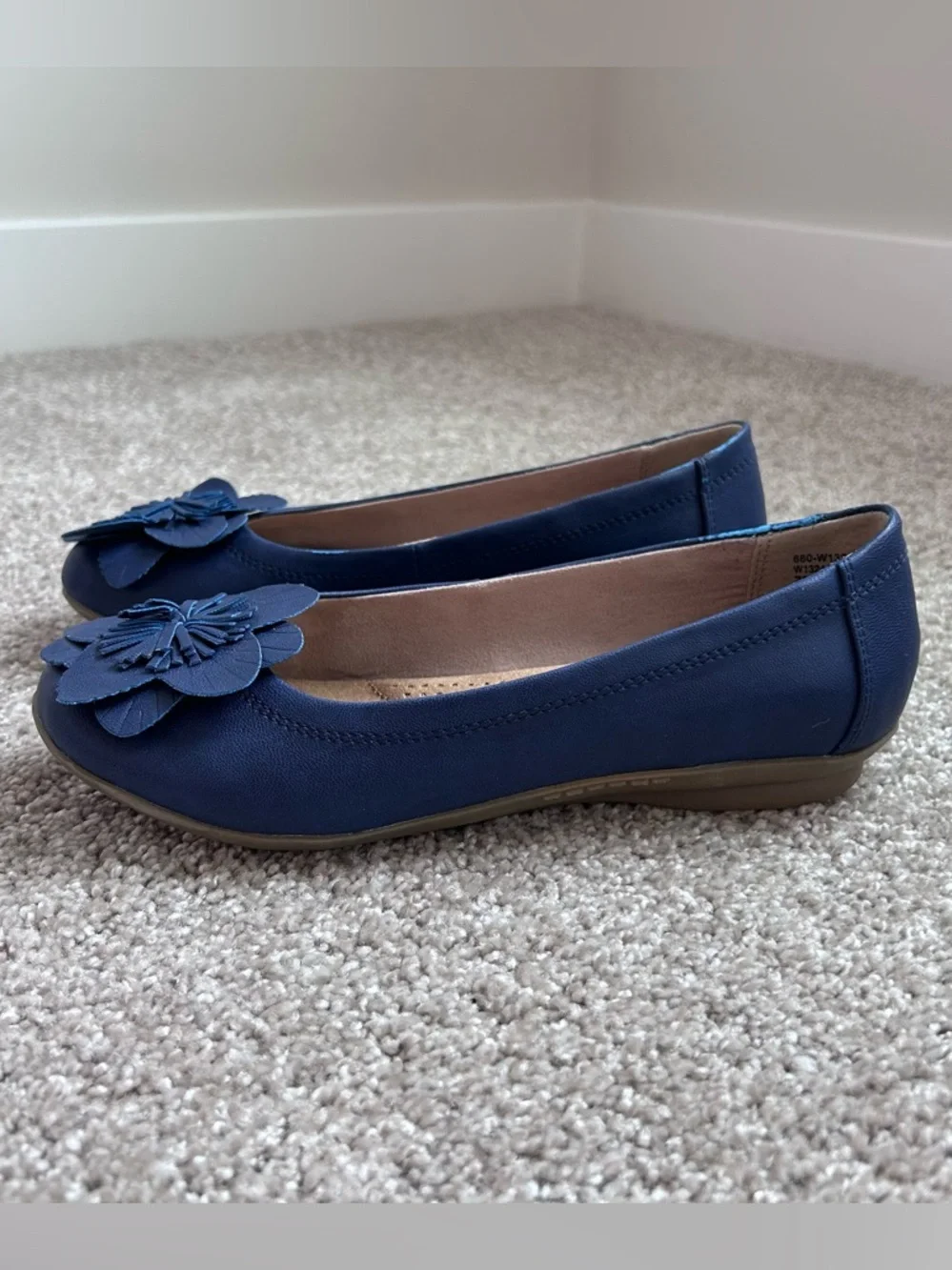 White Mountain Hudson Cobalt Blue Floral Ballet Flats Size 7 M Comfort EUC - Picture 2 of 12
